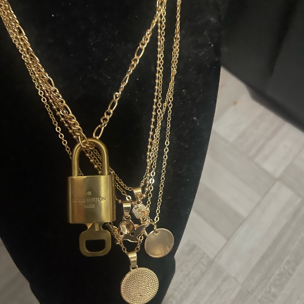 Gold Chain Necklace with Louis Vuitton Lock 437 Pendant - Picture 3 of 11